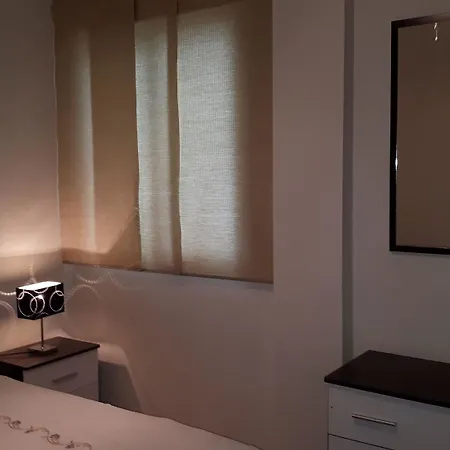 With 2 Bedrooms In - 100 M From The Apartment Fuengirola